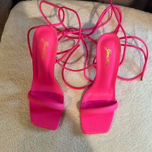 New size 10 hot pink heel